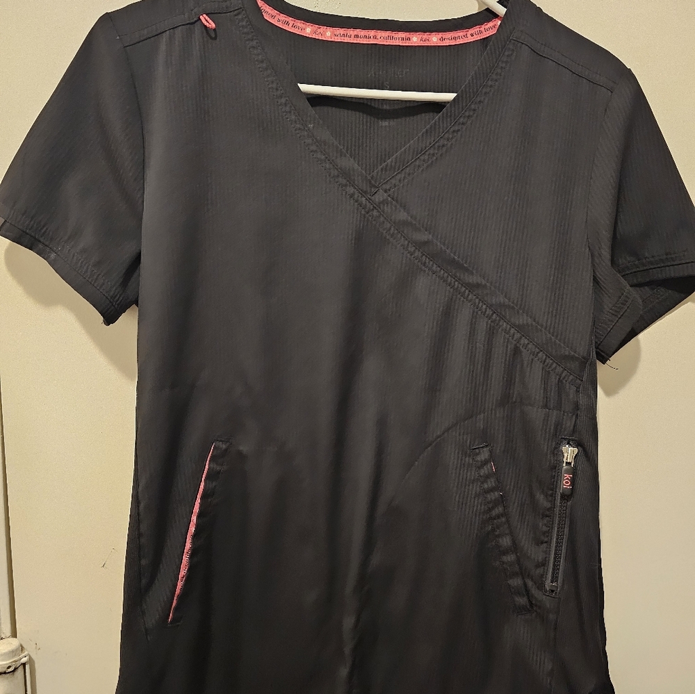 Koi Lite Scrub Top Size Small